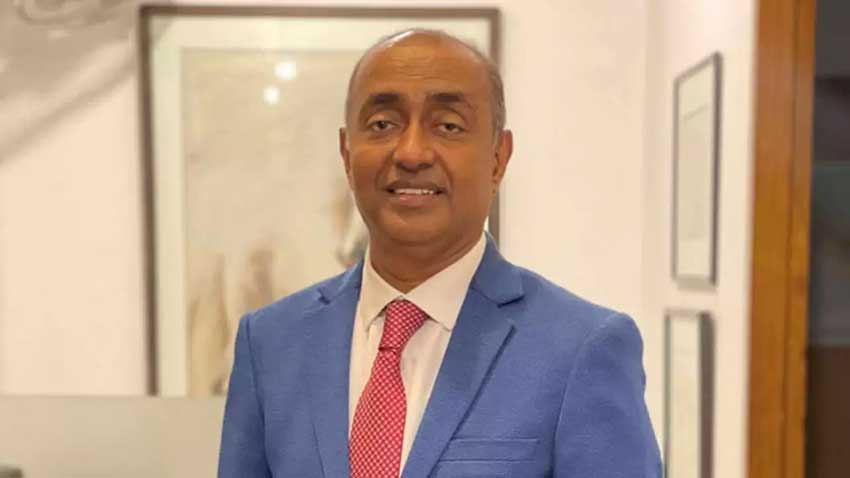 Qisqa sochli jinsiy aloqa Rus xotinlari korporativ partiyalarda aldashadi